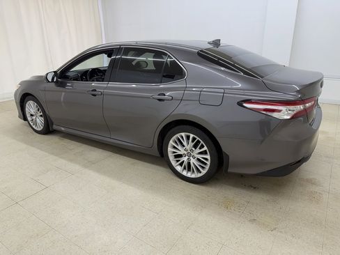 Used 2020 Toyota Camry XLE image 3