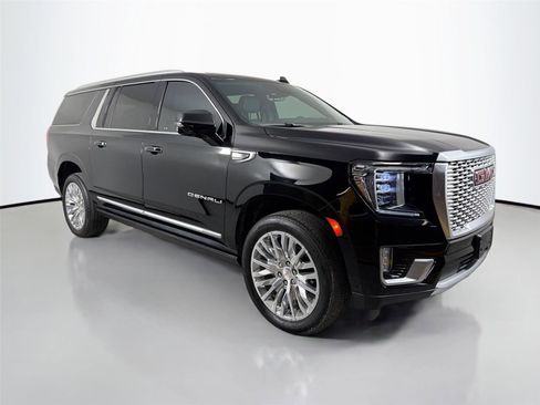 Used 2024 GMC Yukon XL Denali w/ Advanced Technology Package AWD/4WD image 3