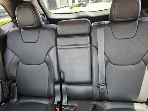 Used 2018 Jeep Cherokee Overland w/ Technology Group image 17