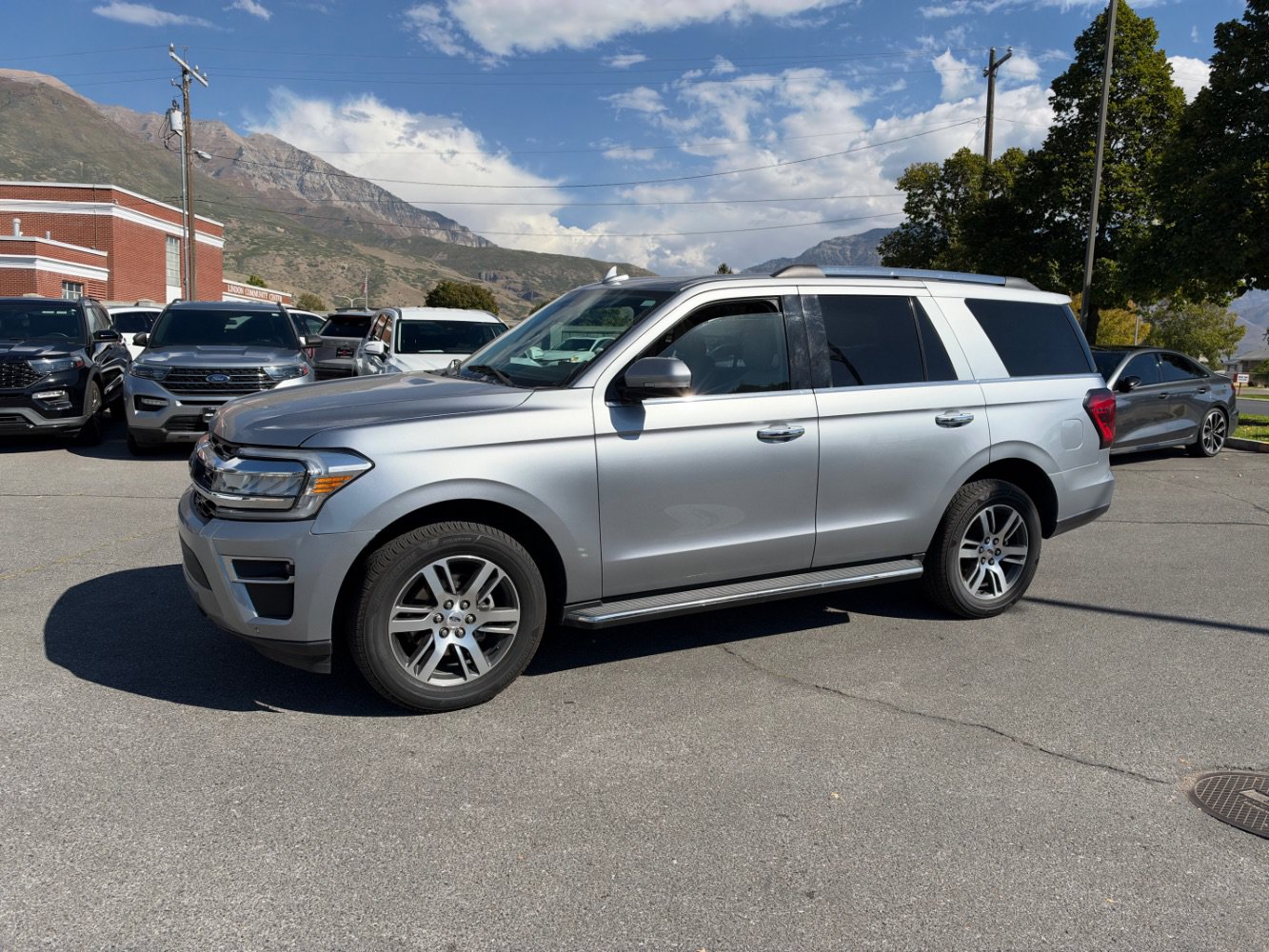 Used 2023 Ford Expedition Limited AWD/4WD image 1
