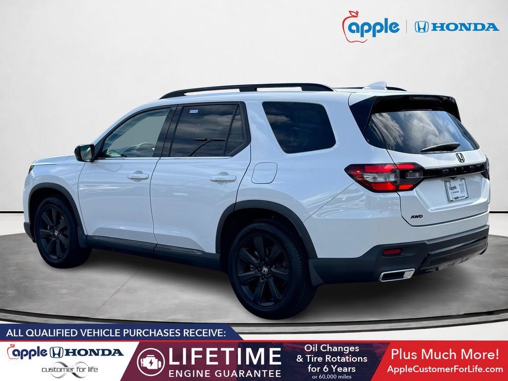 Used 2023 Honda Pilot Touring image 4