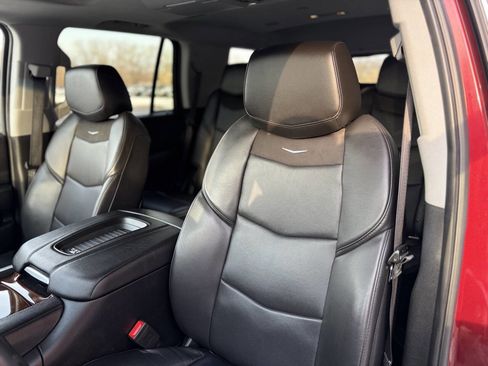 Used 2018 Cadillac Escalade Premium Luxury image 16