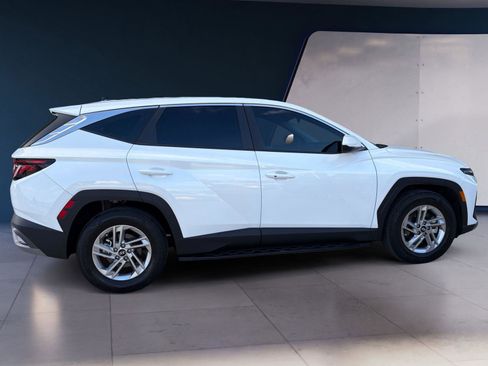 Used 2025 Hyundai Tucson SE image 6