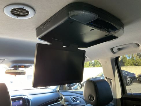 Used 2020 Chevrolet Traverse LT image 27