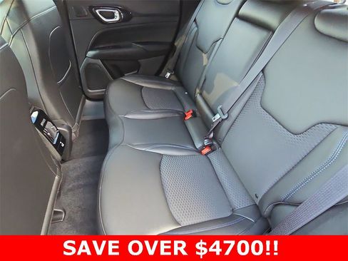 New 2025 Jeep Compass Latitude w/ Sun & Sound Group image 15