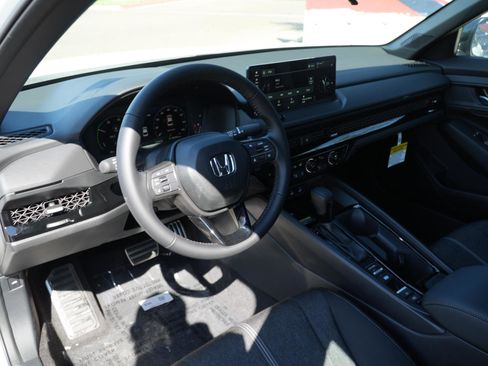 Used 2025 Honda Accord Sport image 15