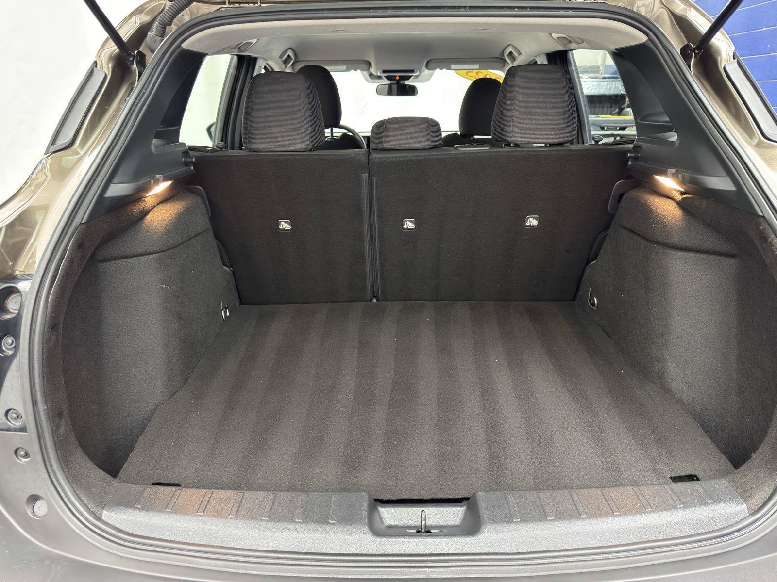 Used 2025 Nissan Kicks S AWD/4WD image 36