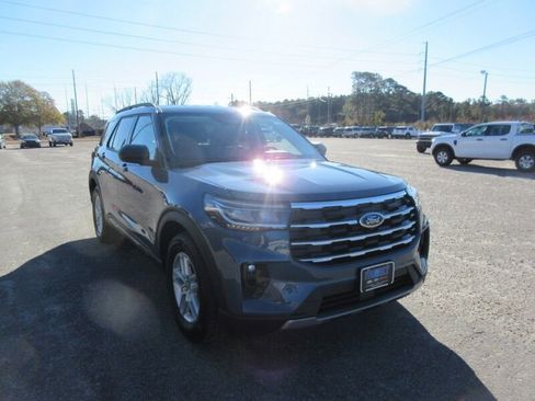 New 2026 Ford Explorer Active w/ Active Comfort Package image 7