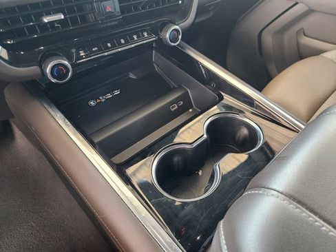 Used 2025 Chevrolet Tahoe LT AWD/4WD image 18