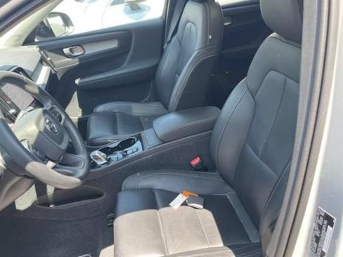 Used 2024 Volvo XC40 B5 Plus w/ Climate Package AWD/4WD image 3