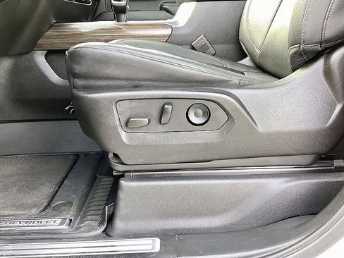 Used 2022 Chevrolet Silverado 1500 RST image 10