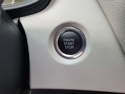 Used 2025 Toyota Corolla LE w/ Convenience Package image 11