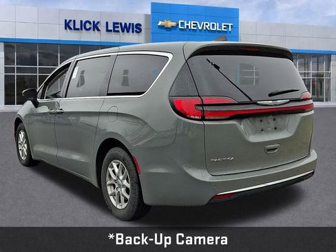 Used 2023 Chrysler Pacifica Touring-L image 5