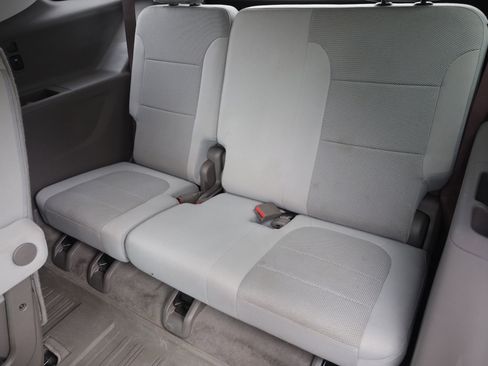 Used 2021 Chevrolet Traverse LT FWD image 14