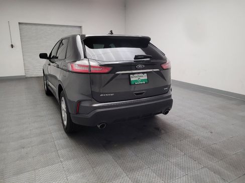 Used 2020 Ford Edge SE FWD image 6