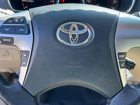 Used 2011 Toyota Highlander SE w/ Tow Pkg AWD/4WD image 21