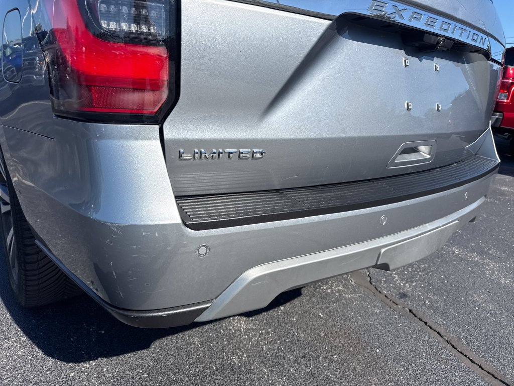Used 2020 Ford Expedition Limited w/ Equipment Group 302A AWD/4WD image 11