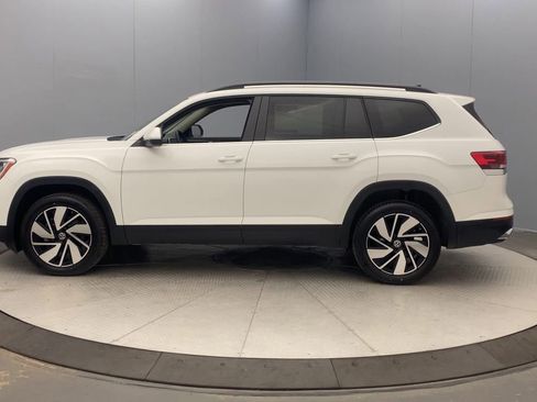 Used 2024 Volkswagen Atlas SE AWD/4WD image 2