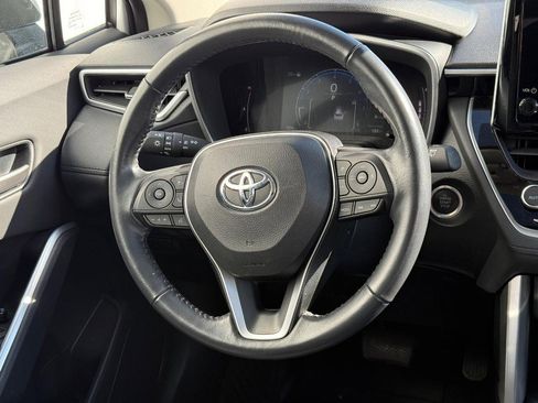 Used 2023 Toyota Corolla Cross XLE image 13