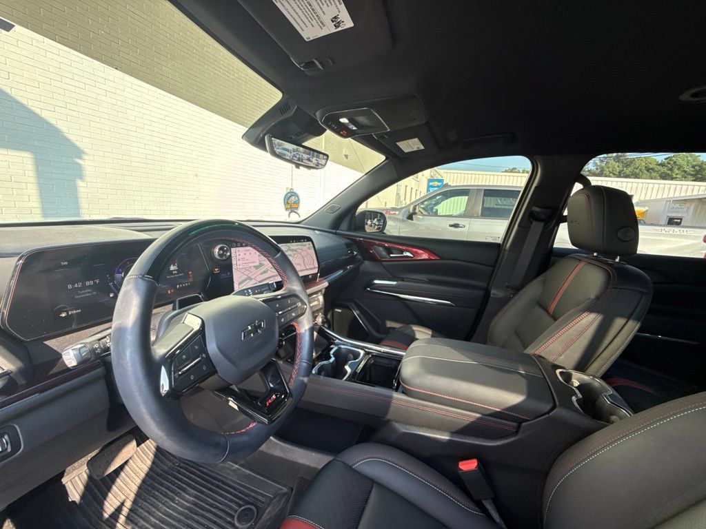 Used 2026 Chevrolet Traverse RS w/ LPO, Floor Liner Package FWD image 11