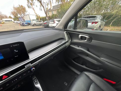 Used 2024 Kia Sorento S image 38