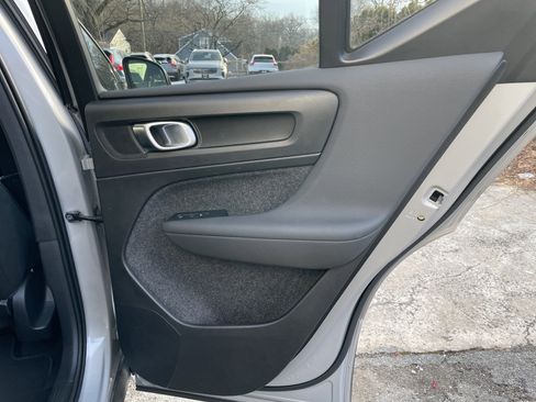 Used 2025 Volvo XC40 B5 Plus image 17