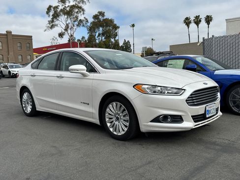 Used 2016 Ford Fusion SE w/ Equipment Group 502A image 2