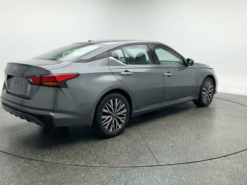 Used 2025 Nissan Altima 2.5 SV FWD image 9