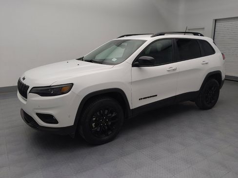 Used 2023 Jeep Cherokee Altitude Lux image 2