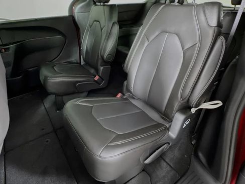 New 2025 Chrysler Pacifica Select FWD image 24
