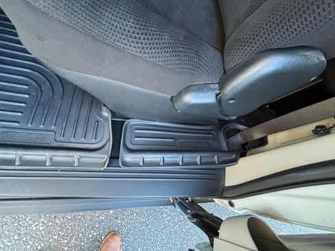 Used 2016 Dodge Grand Caravan American Value Package w/ UConnect Hands-Free Group FWD image 18
