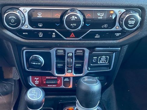 Used 2024 Jeep Gladiator Sport AWD/4WD image 23