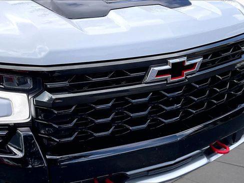 Used 2022 Chevrolet Silverado 1500 ZR2 w/ Technology Package AWD/4WD image 38