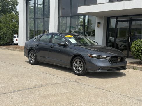 Used 2024 Honda Accord EX image 2