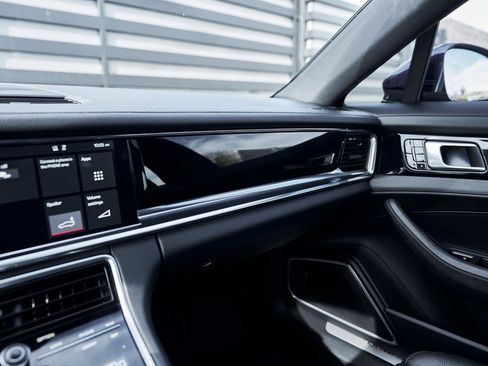 Used 2020 Porsche Panamera 4 image 81