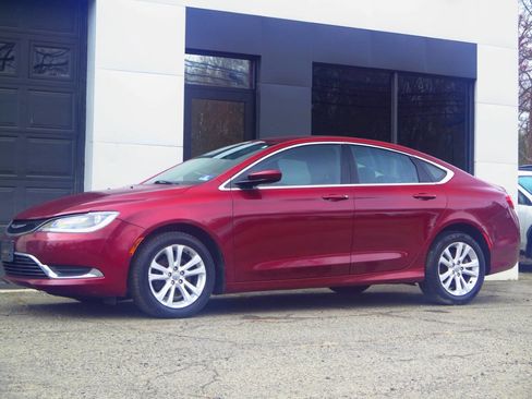Used 2015 Chrysler 200 Limited w/ Convenience Group image 1