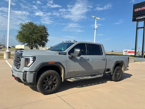 Used 2024 GMC Sierra 2500 AT4 w/ Technology Package AWD/4WD image 1