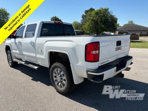 Used 2015 GMC Sierra 2500 Denali w/ Driver Alert Package AWD/4WD image 4