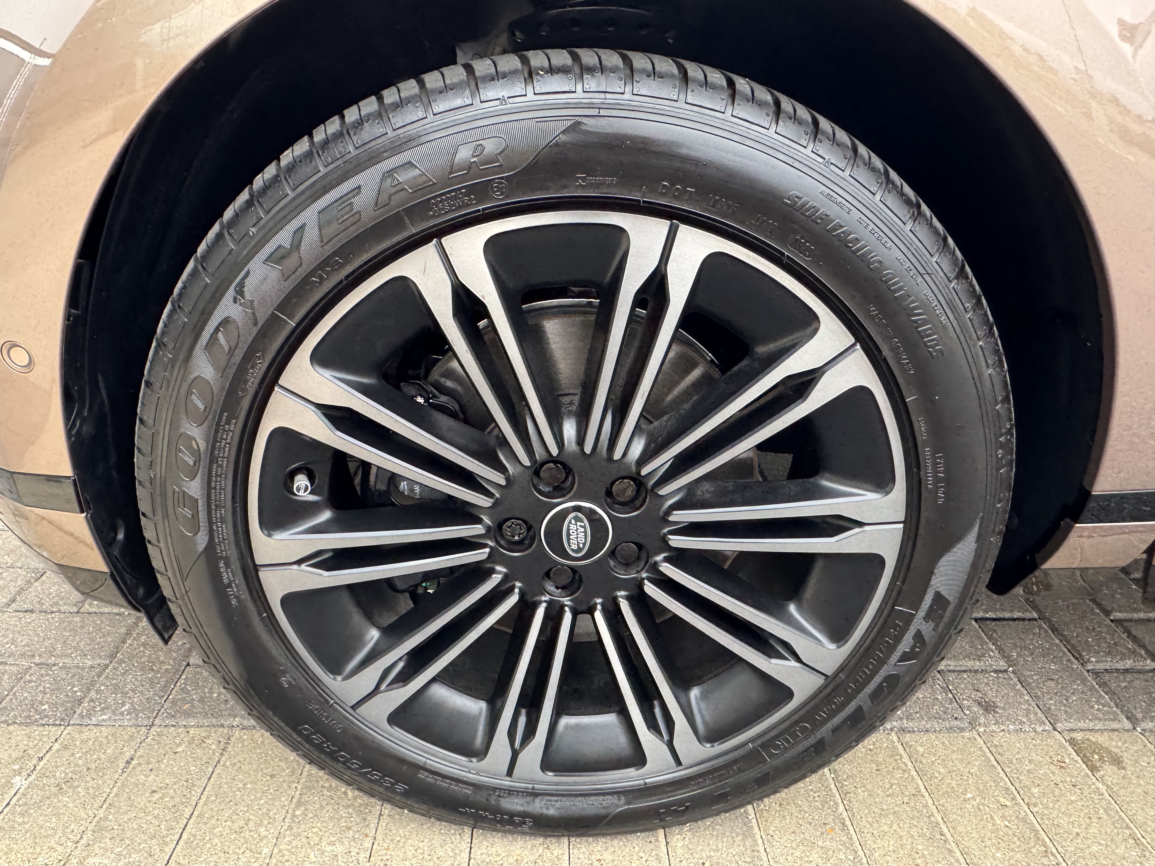 Certified 2026 Land Rover Range Rover Evoque Dynamic SE AWD/4WD image 9