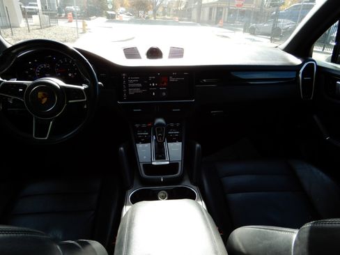 Used 2019 Porsche Cayenne image 18
