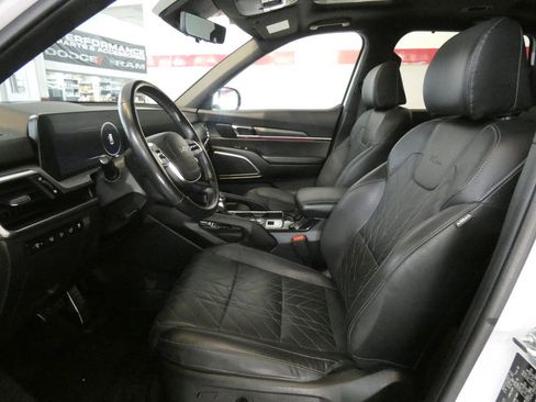 Used 2024 Kia Telluride AWD image 10