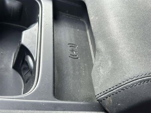 Used 2023 Land Rover Defender 110 X-Dynamic SE image 34