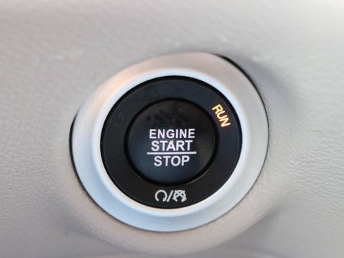 Used 2024 Chrysler Pacifica Touring-L FWD image 51
