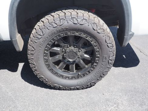 Used 2024 Chevrolet Silverado 2500 LT AWD/4WD image 9