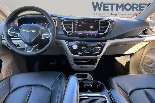 Used 2024 Chrysler Pacifica Touring-L FWD image 7