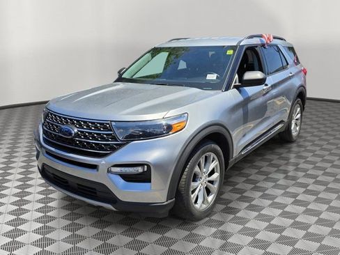Used 2023 Ford Explorer XLT w/ Equipment Group 202A RWD image 2