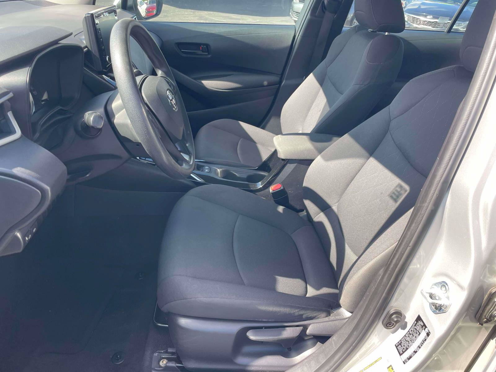 Used 2022 Toyota Corolla LE FWD image 13