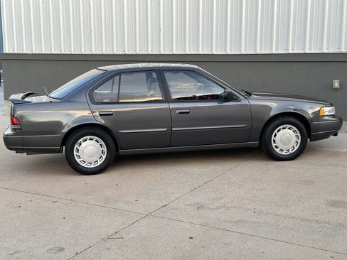 Used 1989 Nissan Maxima SE image 38