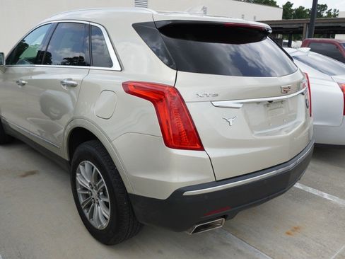 Used 2017 Cadillac XT5 Luxury w/ Driver Awareness Package FWD image 7