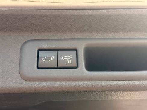 Used 2025 Toyota Sequoia Platinum AWD/4WD image 35